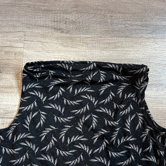 BANANA REPUBLIC Women's Sleeveless Top (Size L) - Picture 2 of 10